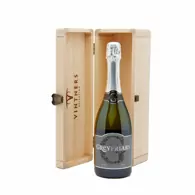 English Sparkling Wine In Wood Box